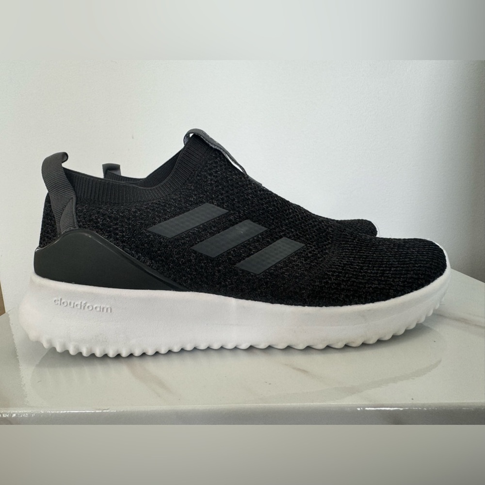 EUC Adidas Ultimafusion Cloudfoam Ladies 9.5